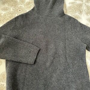 Banana Republic gray 100% Cashmere Sweater